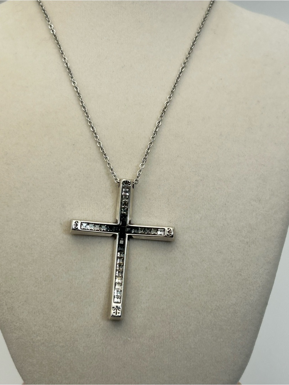 Brighton Spectrum Cross Pendant Necklace Black & Clear Crystals Silver Plated - Picture 3 of 9